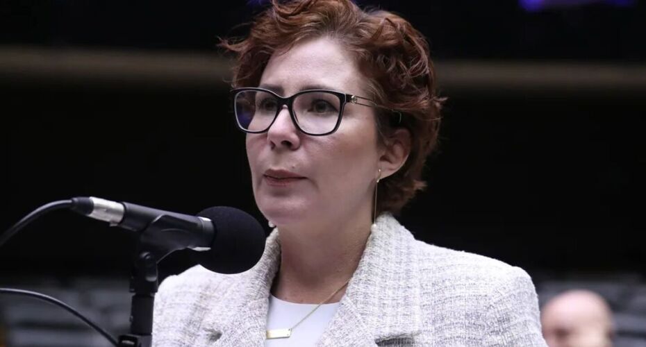 Ministério Público apoia CASSAÇÃO de CARLA ZAMBELLI por FAKE NEWS no processo eleitoral.