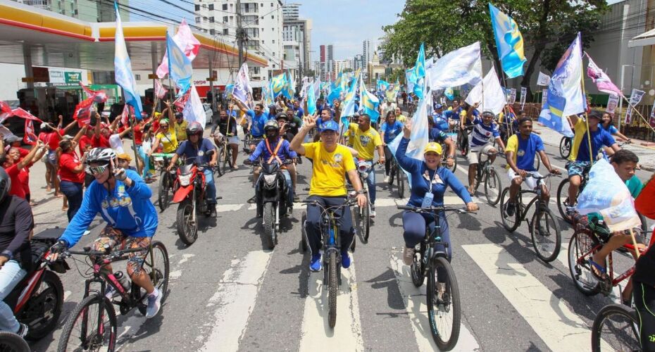 Mano Medeiros participa de passeio com centenas de ciclistas