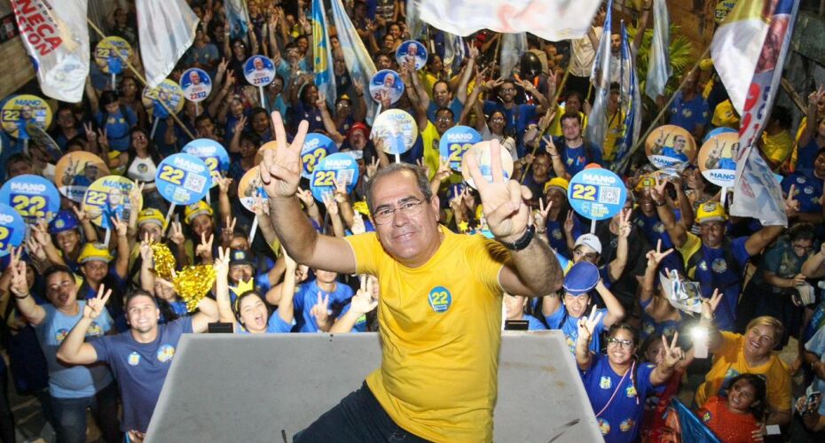 Mano Medeiros em carreata.