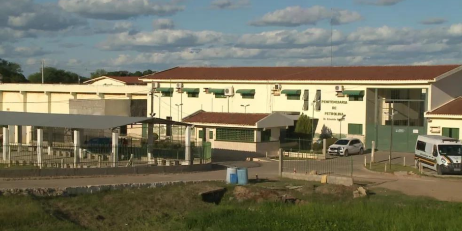 O suspeito foi levado para a Penitenciária Doutor Edvaldo Gomes, em Petrolina.