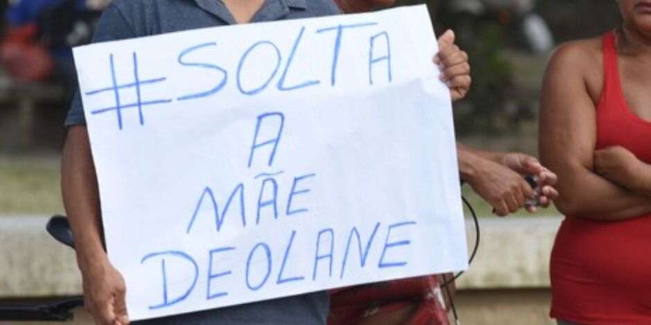 Deolane Bezerra presa.