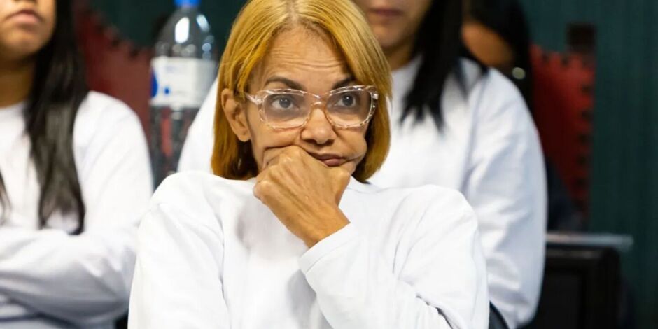 Ex-deputada federal e cantora Flordelis. 