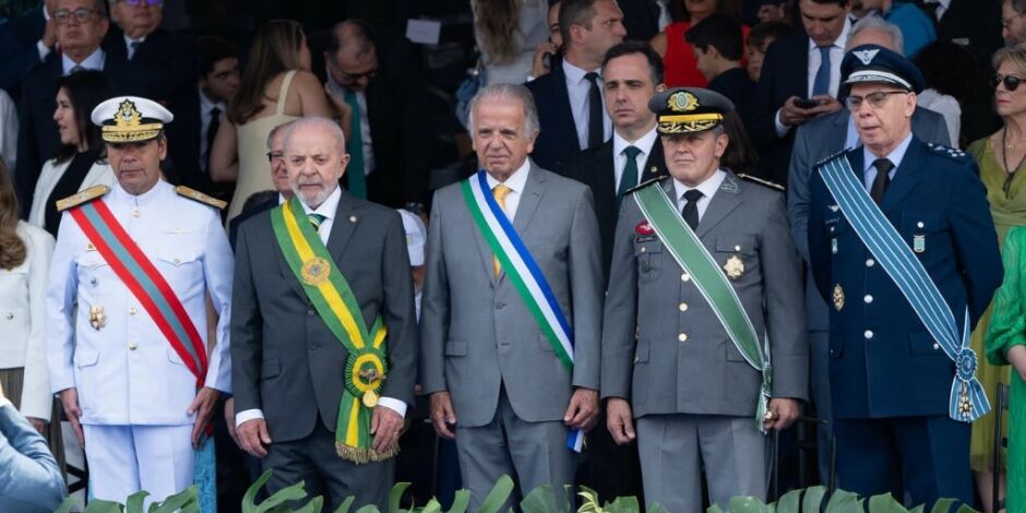 Lula e os comandantes das For&ccedil;as Armadas 