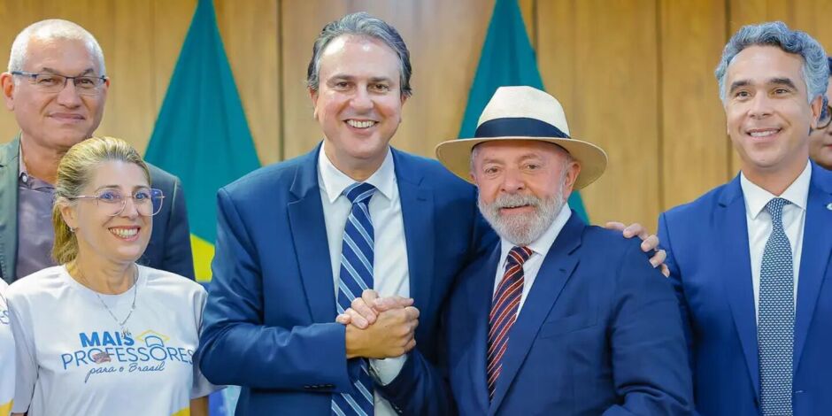 Presidente Lula, ministro da Educa&ccedil;&atilde;o Camilo Santana no lan&ccedil;amento de programa.