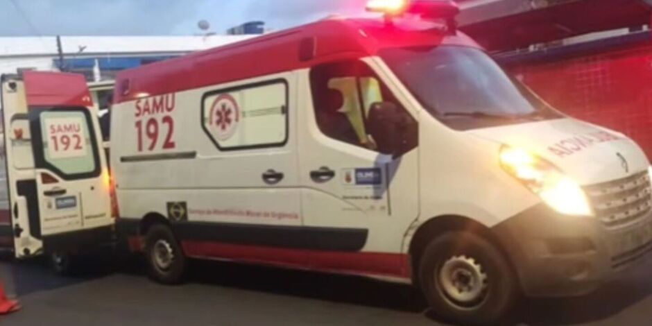 Ambul&acirc;ncia do Samu.