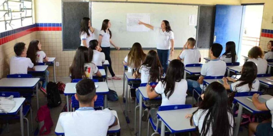 Professora em sala de aula