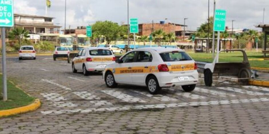 P&aacute;tio da autoescola do Detran.