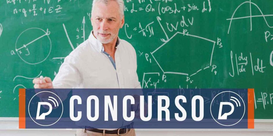 Professor dando aula. 