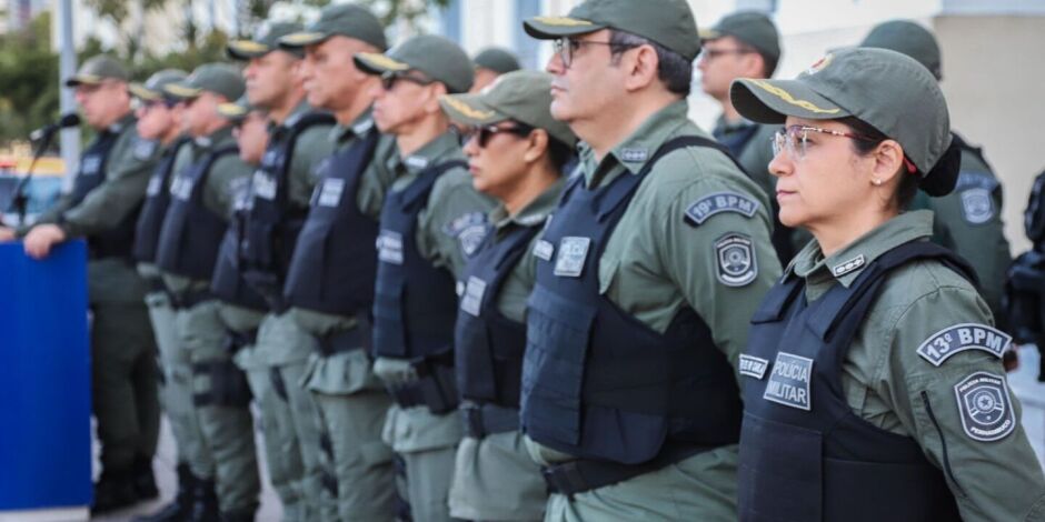 Agentes da PMPE.