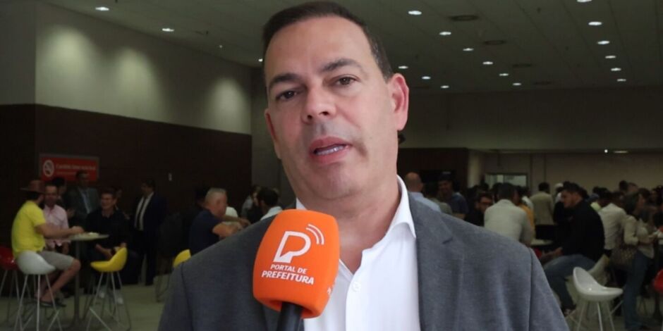 Prefeito de Garanhuns, Sivaldo Albino.