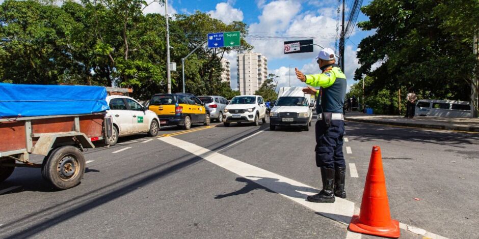 CTTU faz mudan&ccedil;as no tr&acirc;nsito do Recife. 