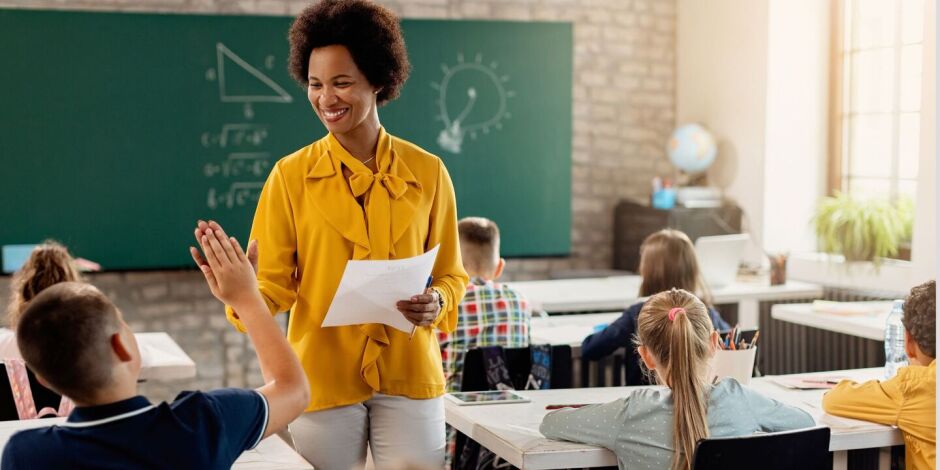 Portal Mais Professores re&uacute;ne cursos gratuitos de p&oacute;s-gradua&ccedil;&atilde;o para docentes da educa&ccedil;&atilde;o b&aacute;sica em institui&ccedil;&otilde;es federais.