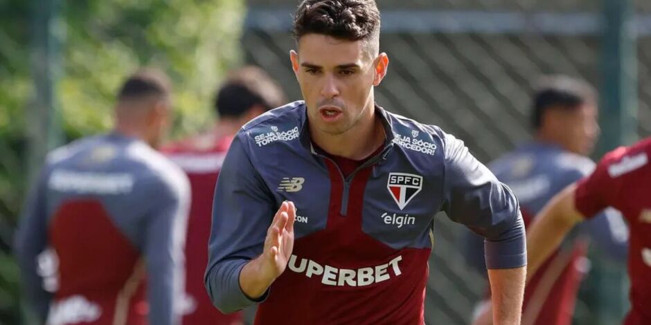 Oscar, do S&atilde;o Paulo, anuncia aposentadoria precoce no futebol.