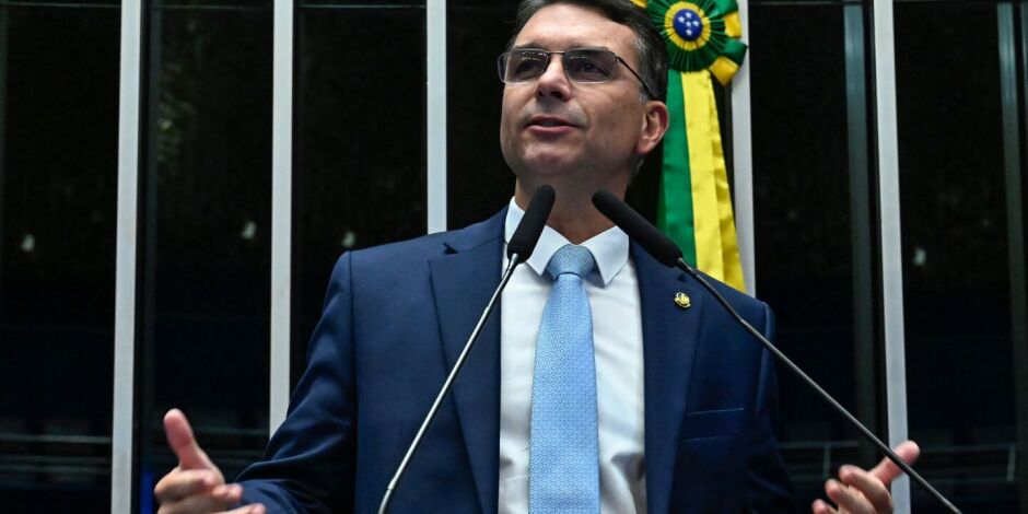 Senador Fl&aacute;vio Bolsonaro.