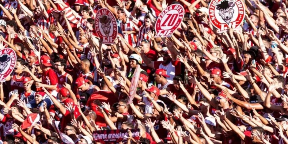 Torcedores da TJF - N&aacute;utico at&eacute; Morrer no est&aacute;dio.