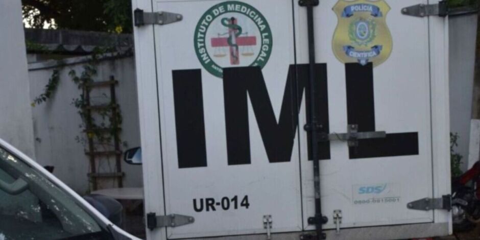 Carros do IML, no Recife.