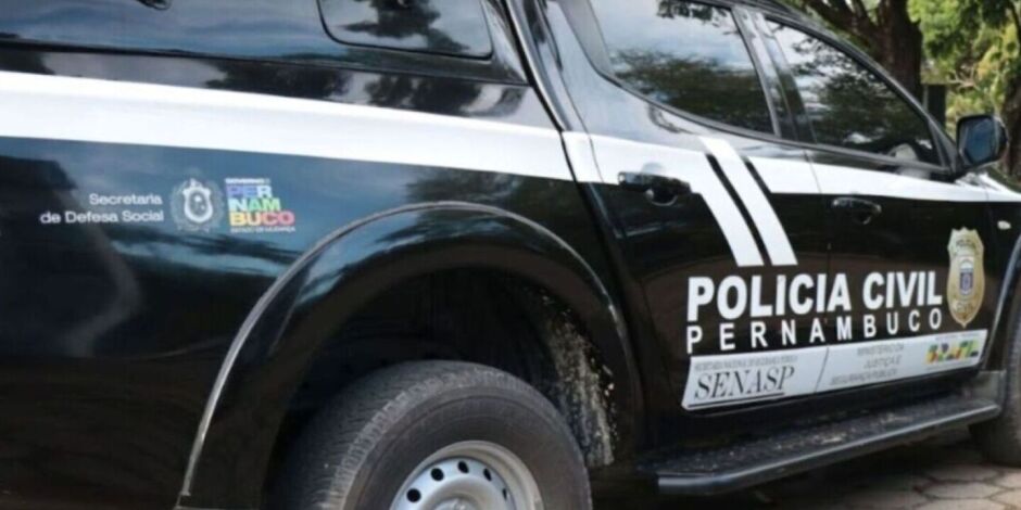 Viatura da Pol&iacute;cia Civil de Pernambuco no DHPP.