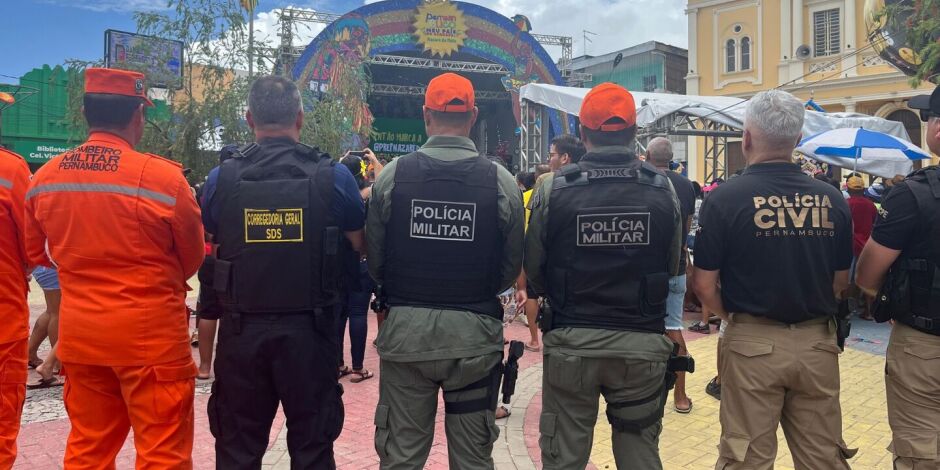Agentes de seguran&ccedil;a p&uacute;blica no Carnaval 2026 de Nazar&eacute; da Mata.