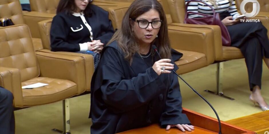 Ju&iacute;za Cl&aacute;udia M&aacute;rcia de Carvalho Soares. 