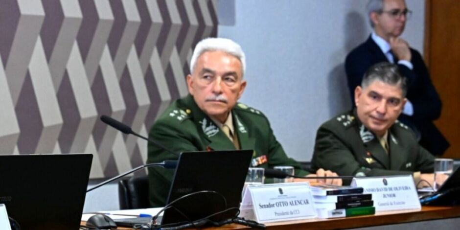 Generais Anisio David e Flavio Marcus Lancia, durante sabatina na CCJ do Senado