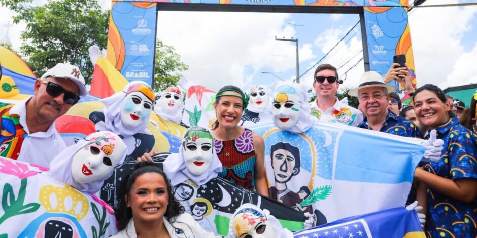 Raquel Lyra marca presen&ccedil;a em carnaval de Bezerros.