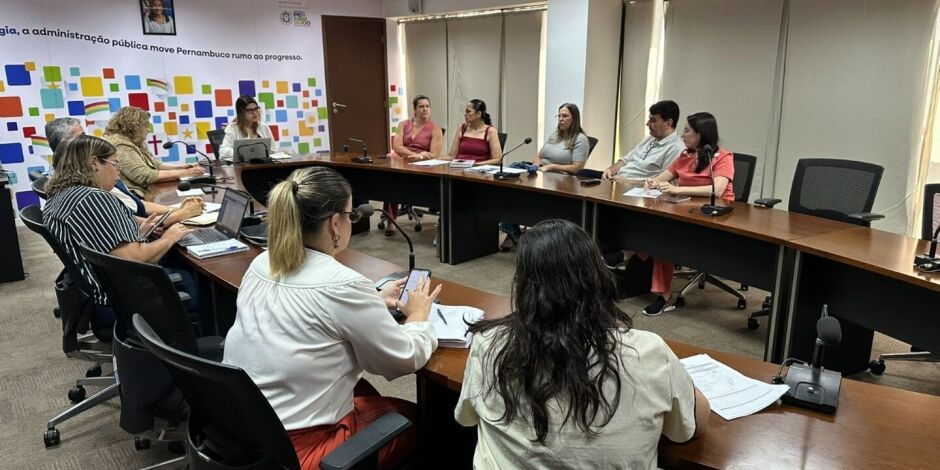 Representantes do Simepe participaram de reuni&atilde;o na SAD. 