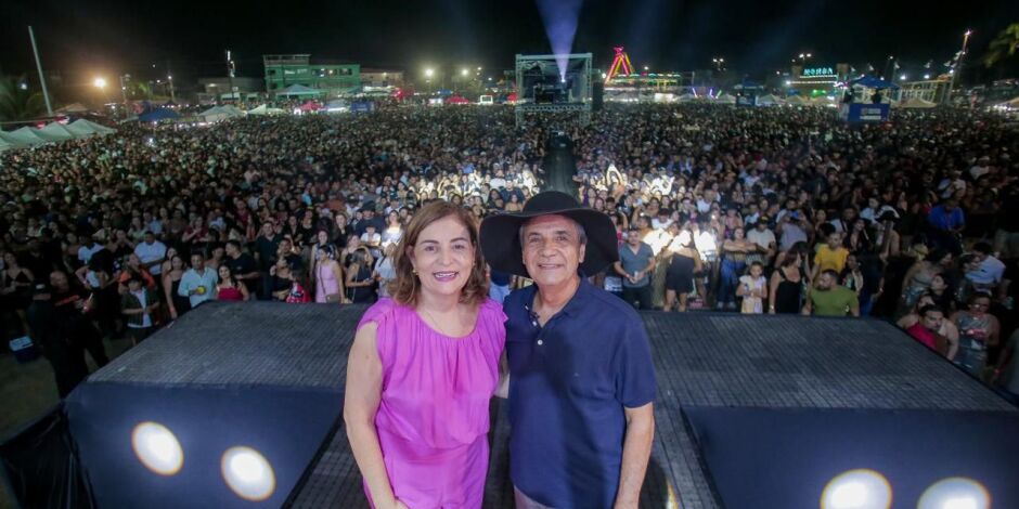 Prefeito de Ipojuca, Carlos Santana e primeira-dama, deputada estadual Simone Santana