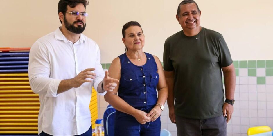 Prefeita Elcione Ramos ao lado do secret&aacute;rio de Governo de Igarassu, C&eacute;sar Ramos e do vice-prefeito Amaury Henrique.