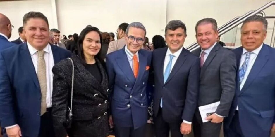 Eduardo da Fonte com lideran&ccedil;as da Assembleia de Deus