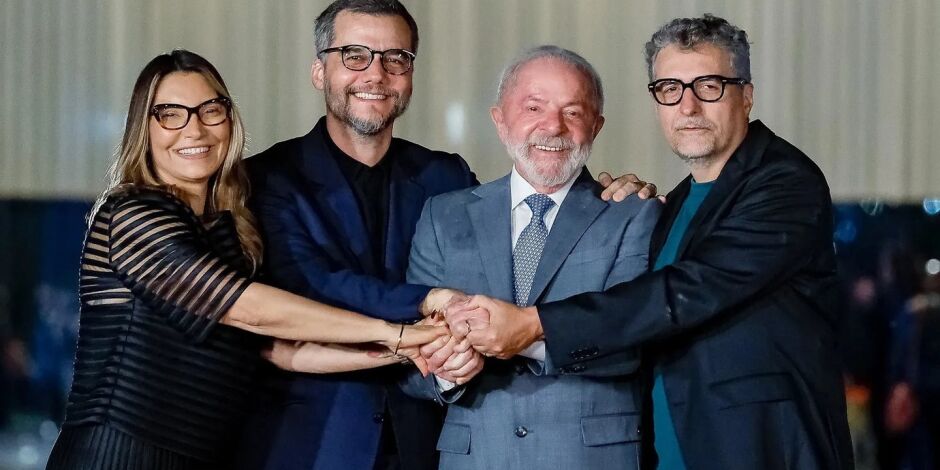 A primeira-dama Janja e o presidente Lula recebem o ator Wagner Moura e o cineasta Kleber Mendon&ccedil;a Filho. 