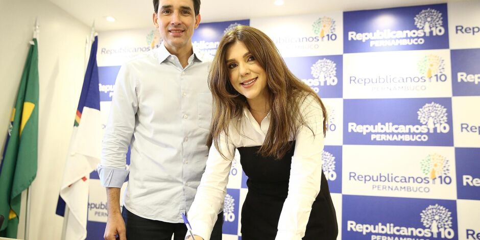 Ministro Silvo Costa Filho junto a Adriana Rocha