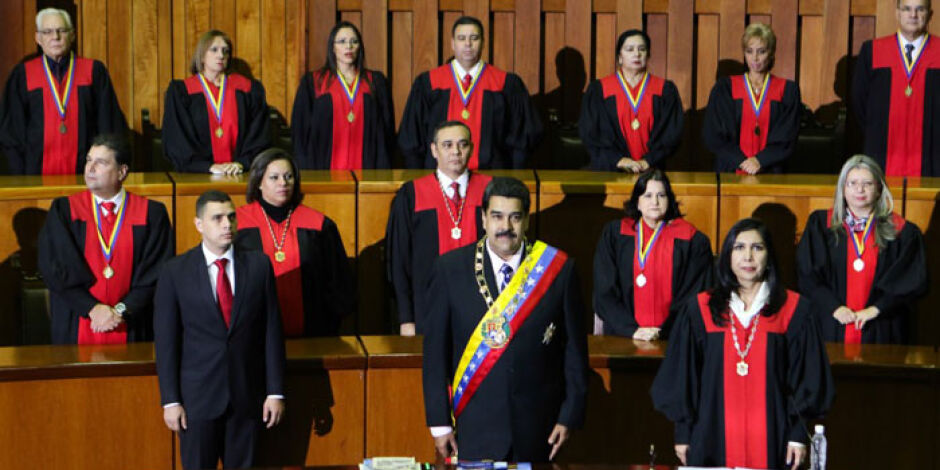 Nicol&aacute;s Maduro e ju&iacute;zes no Tribunal Supremo de Justi&ccedil;a
