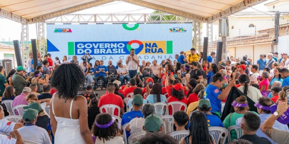 Guilherme Boulos no Programa Governo do Brasil na Rua