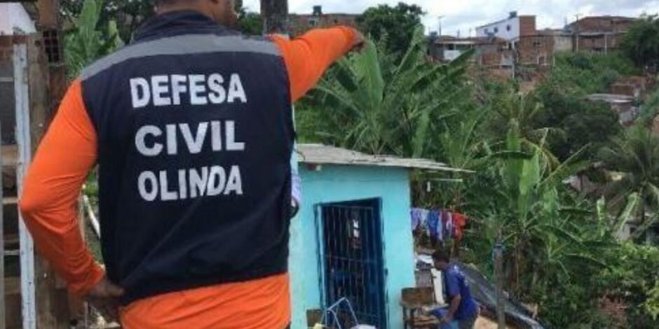 Olinda ultrapassa 120 mm de chuva em 12 horas e entra em estado de alerta