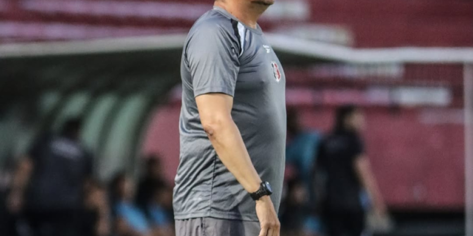 Claudinei Oliveira, treinador do Santa Cruz.