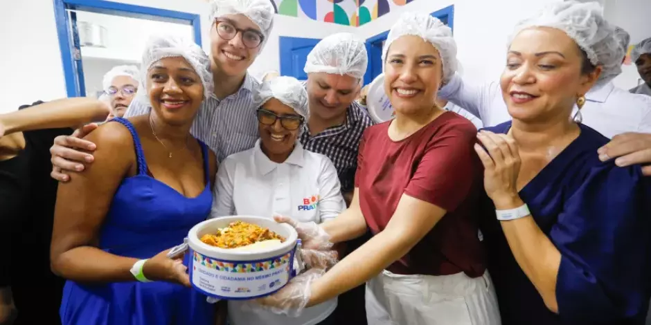 Raquel Lyra entregando mais uma cozinha comunit&aacute;ria
