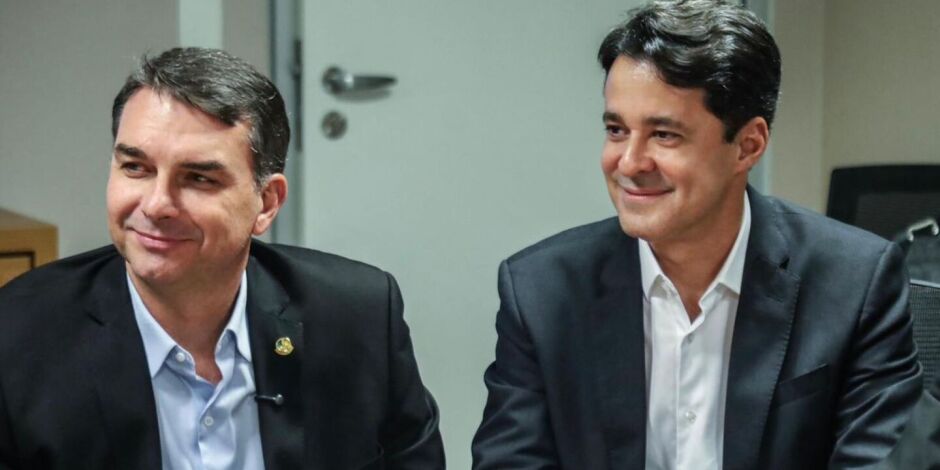 Fl&aacute;vio Bolsonaro e Anderson Ferreira.