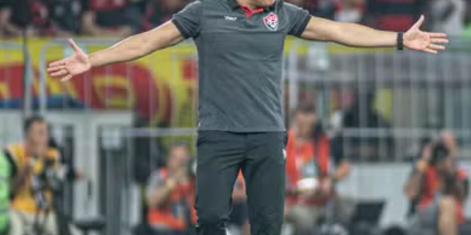 Jair Ventura fala mal de arbitragem e elogia Erick ap&oacute;s jogo contra o Flamengo.