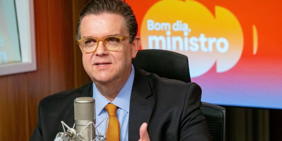 Ministro Wolney Queiroz.