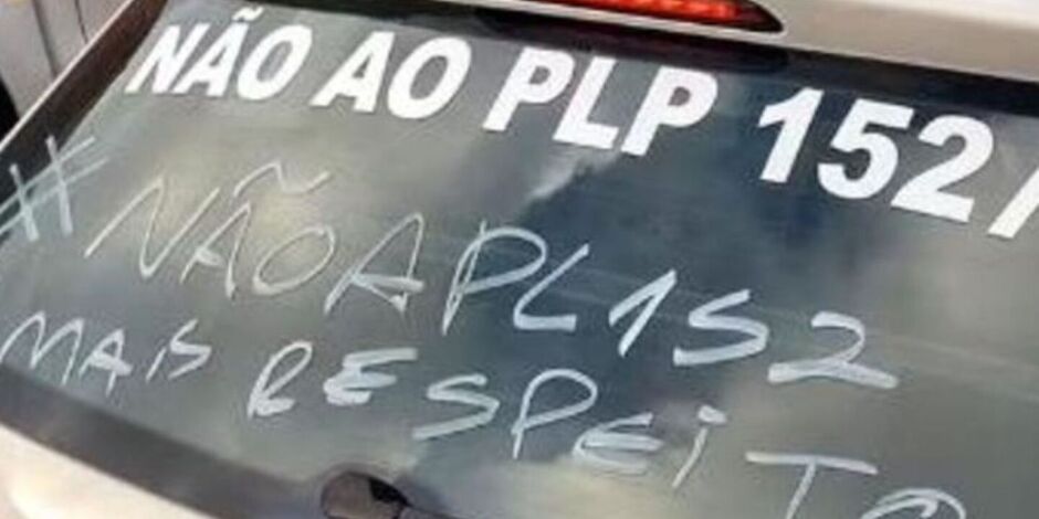 Protesto de motoristas por aplicativo na &aacute;rea central do Recife.