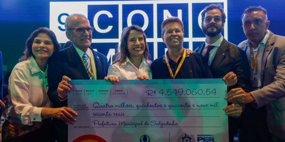 Raquel Lyra na Amupe anuncia investimentos