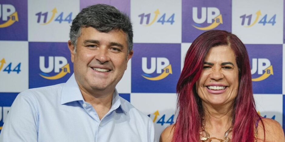 Eduardo da Fonte ao lado de Gleide &Acirc;ngelo