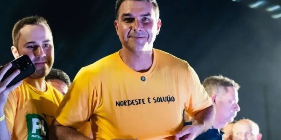 Senador Fl&aacute;vio Bolsonaro em pr&eacute;-campanha presidencial.