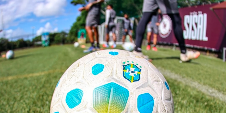 Time do Jacuipense nos preparativos para jogar contra o verd&atilde;o. 