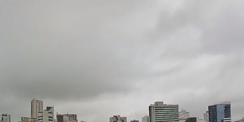 Tempo nublado no Recife.