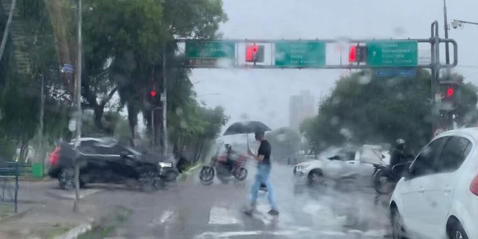 Est&atilde;o previstas chuvas entre 30 e 60 mil&iacute;metros por hora ou at&eacute; 100 mm por dia, al&eacute;m de ventos fortes que podem variar entre 60 e 100 km/h, segundo comunicado do &oacute;rg&atilde;o.