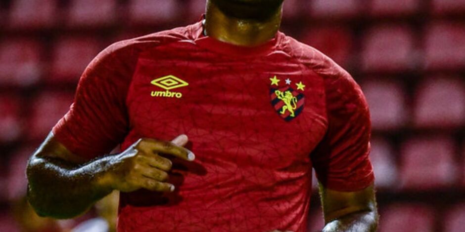 Vagner Love elege torcida do Sport como a pior da carreira.