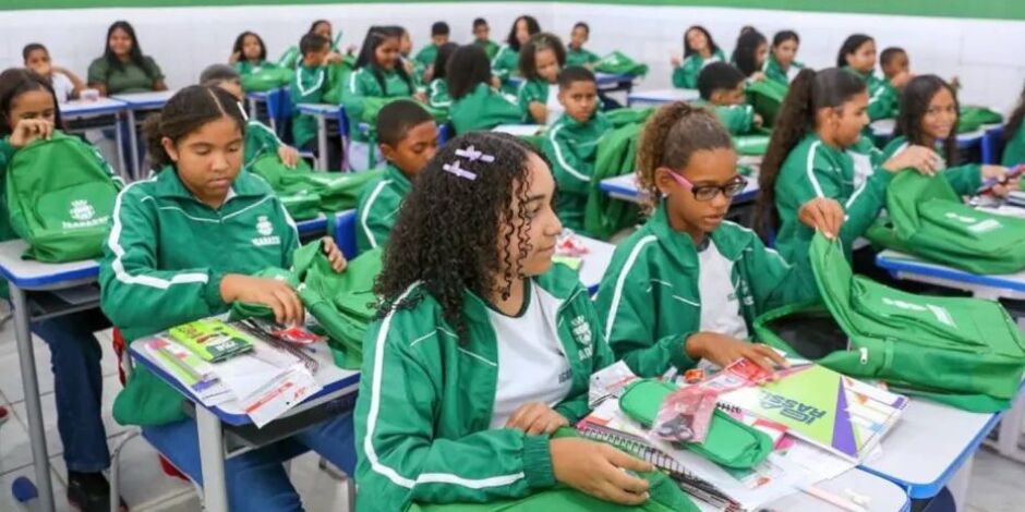 Alunos em escola da rede municipal de ensino, Igarassu