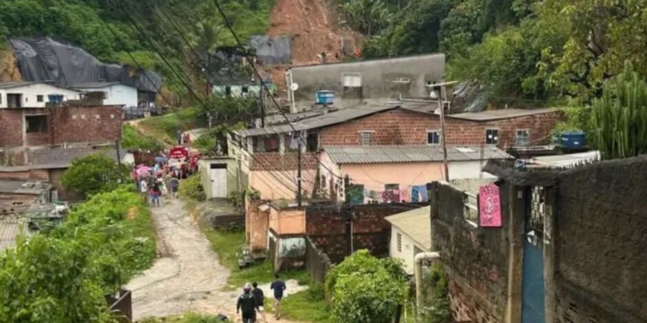 Deslizamento de terra.