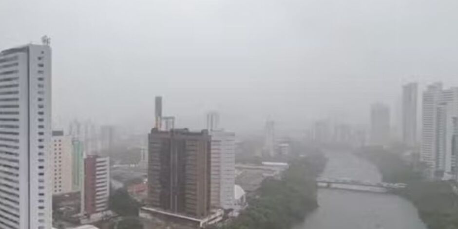Chuva no Recife.